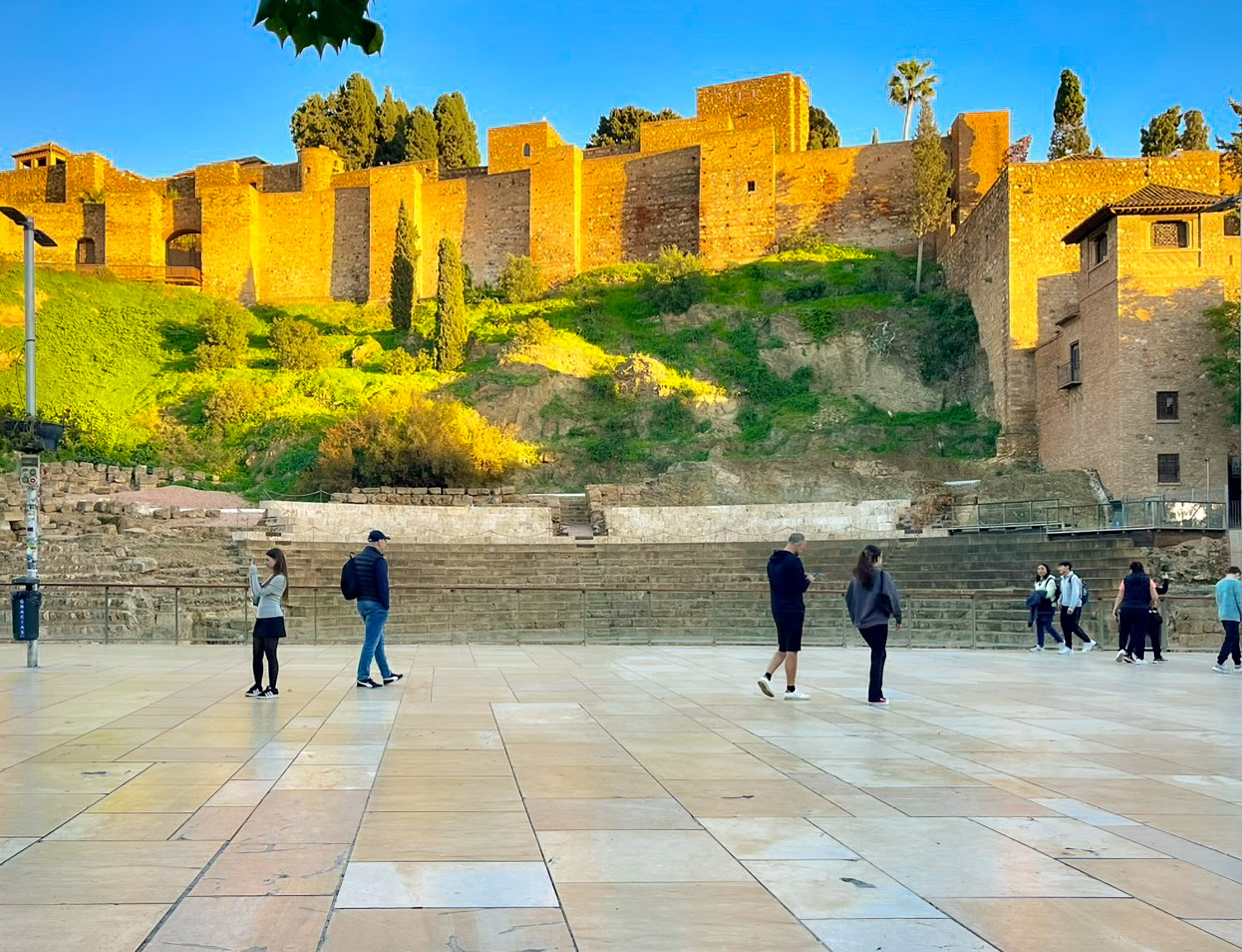 La Alcazaba y el teatro romano de la calle Alcazabilla de Málaga
