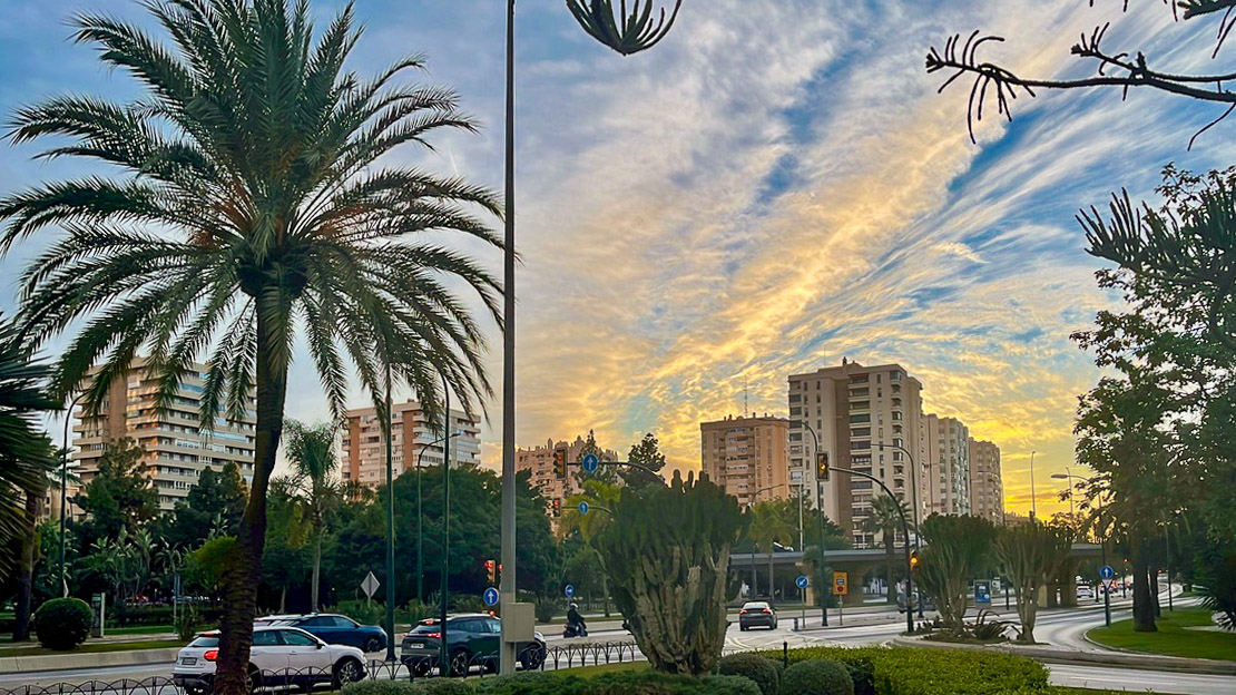 Avenida de Andalucía en Málaga al atardecer