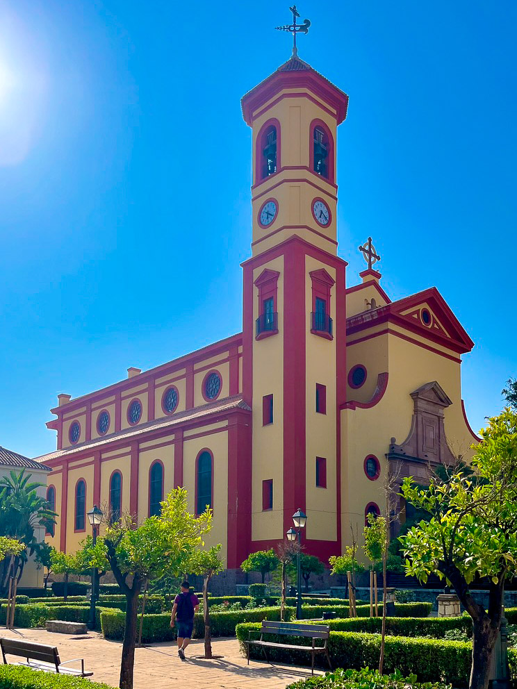 Torre de la iglesia de San José Obrero en la calle Virgen de las Nieves en el distrito de Cruz de Humilladero de Málaga