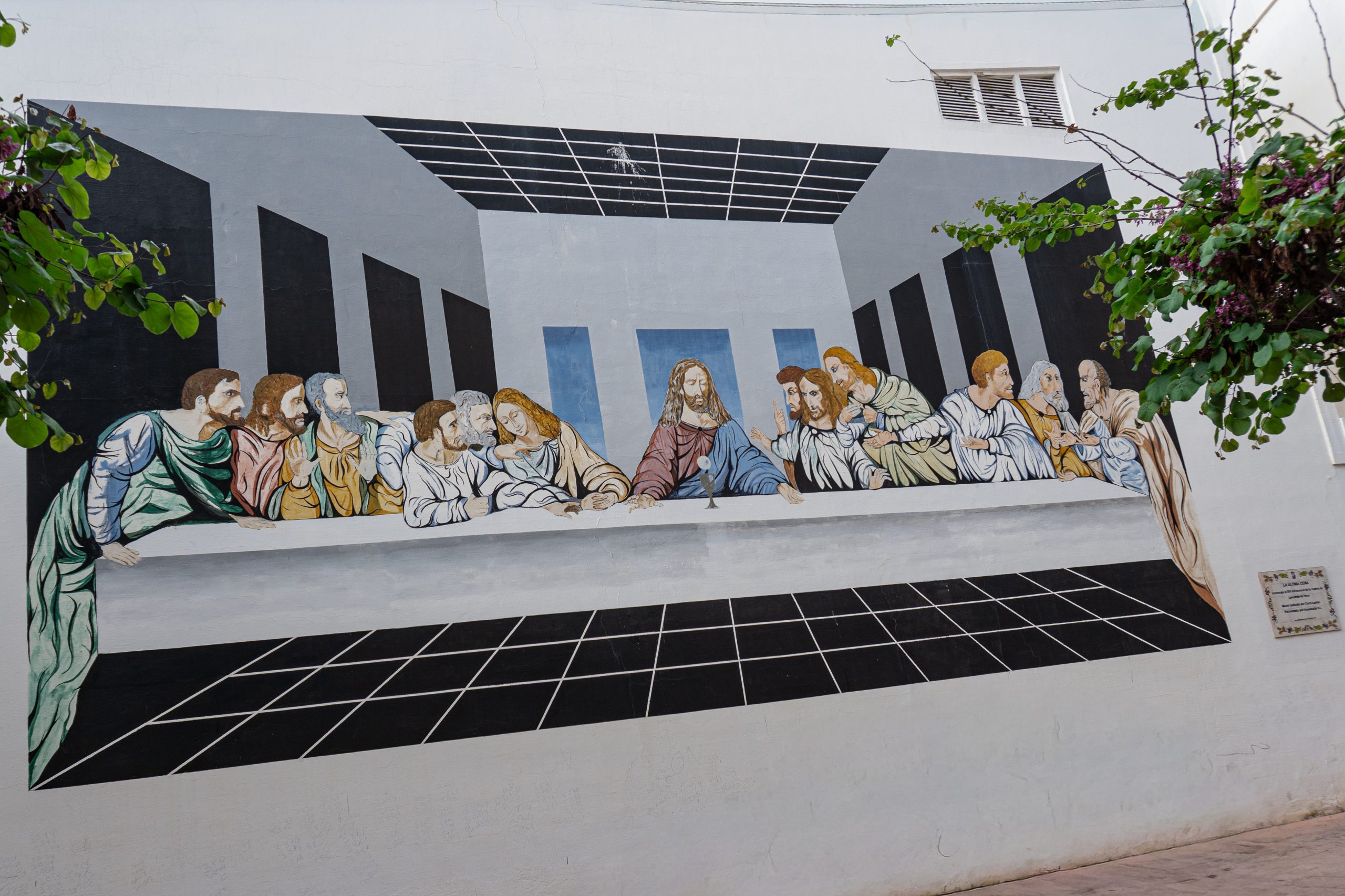 Mural "La Última Cena" por Curro Leyton en Estepona