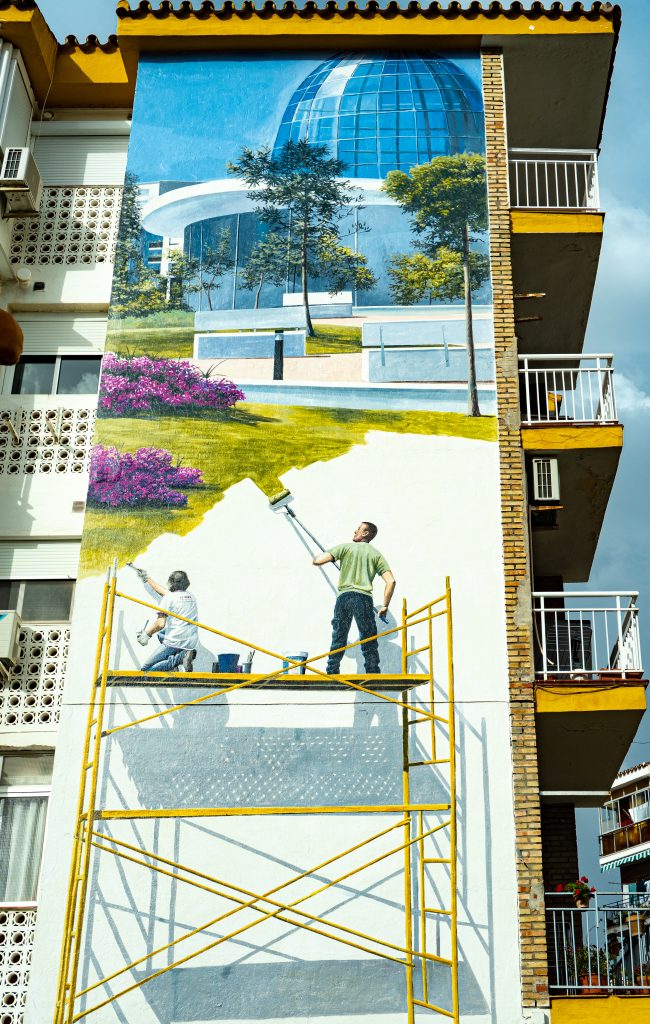 Mural sin título de José Fernández Ríos en la Plaza Ntra. Sra. de los Remedios, Pintado para el concurso de murales de Estepona 2024