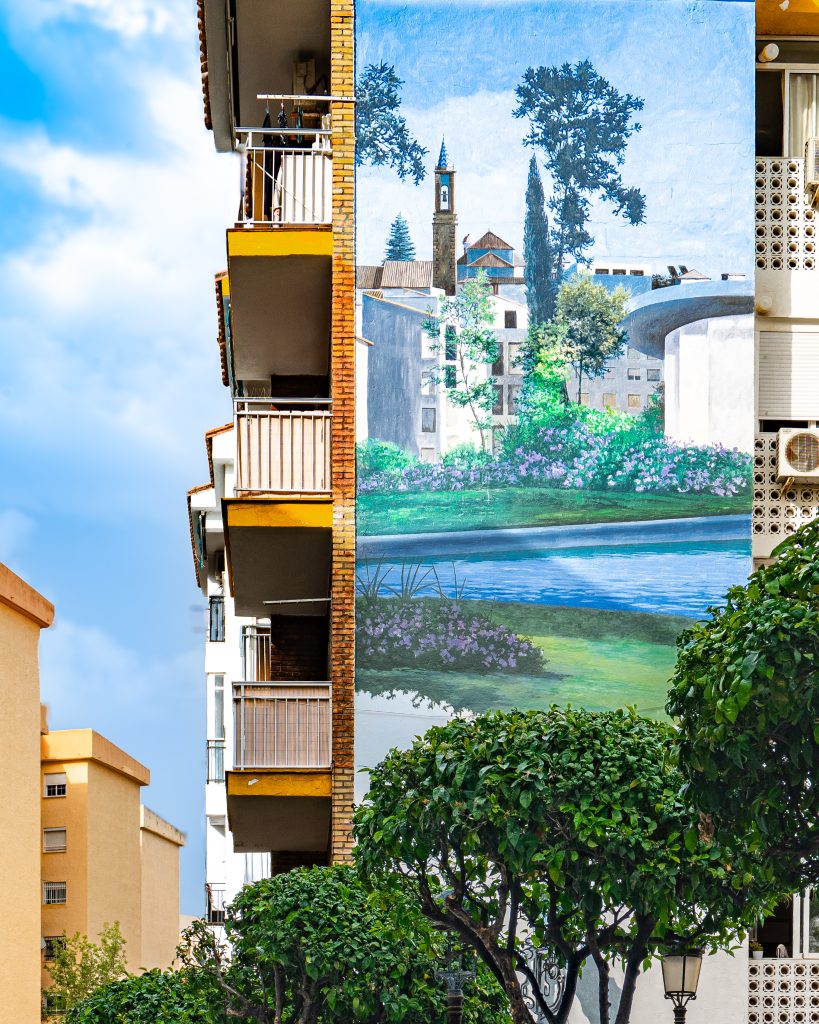 Mural sin título de José Fernández Ríos en la Plaza Ntra. Sra. de los Remedios, Pintado para el concurso de murales de Estepona 2024