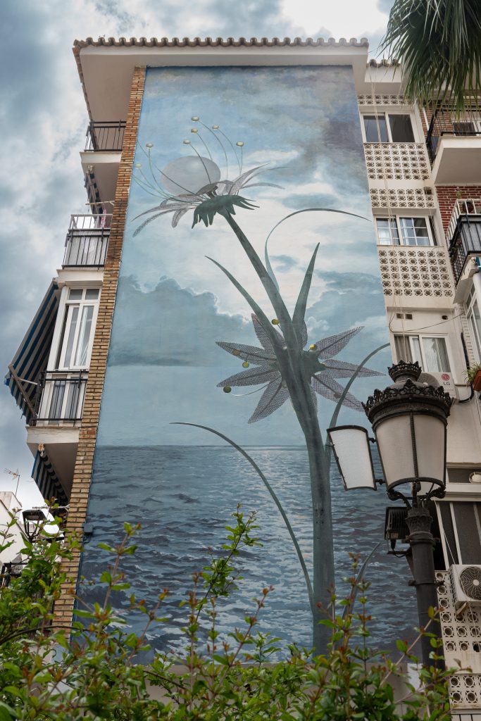 Mural "Una Flor de Futuro" de Jose Fernandez Rios en Estepona
