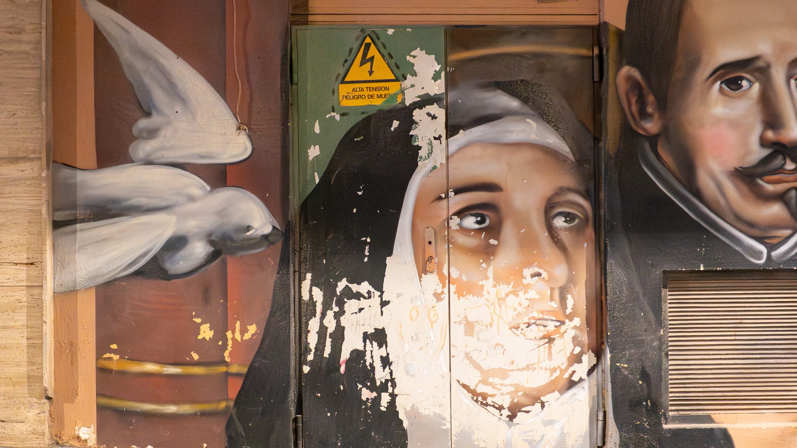 Mural "Jornadas de Teatro del Siglo de Oro" de Dank y Nauni en calle Martínez Almagro de Almería