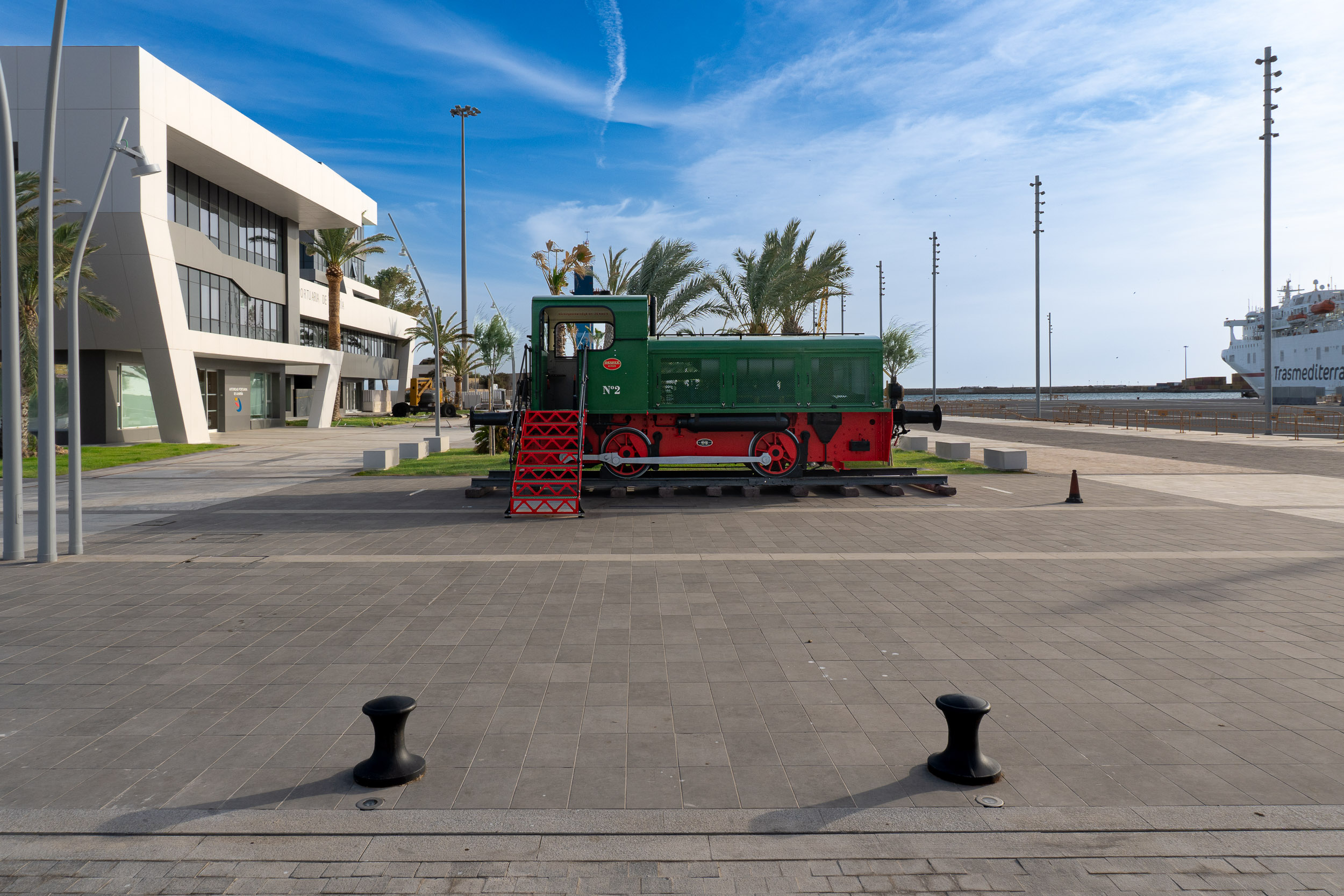 Deutz locomotive installed by the Port Authority at the entrance of the Port of Almería pier