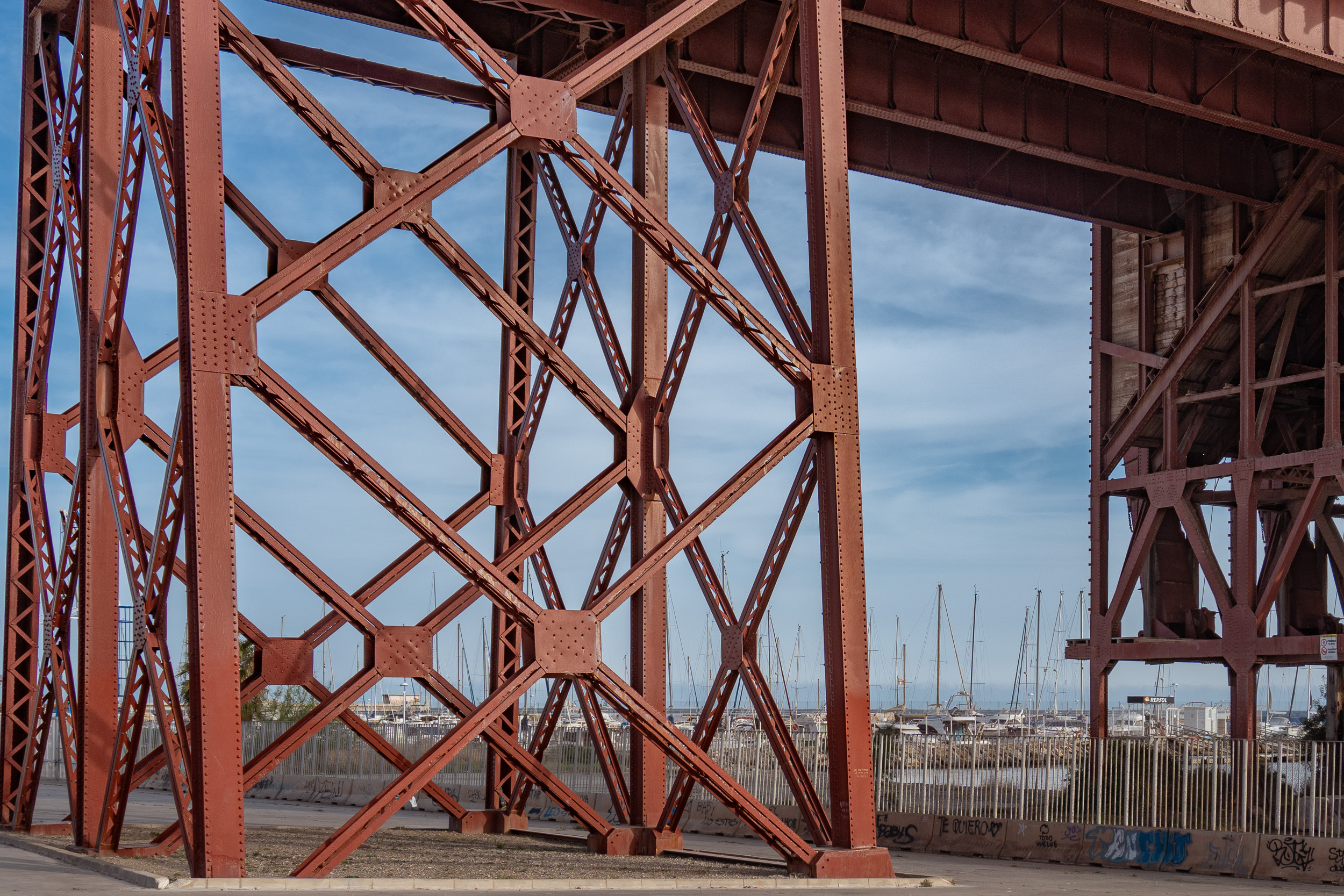 Iron pilars of the English Cable structure (“Cable Inglés”) in the Port of Almería, near Playa de las Almadrabillas