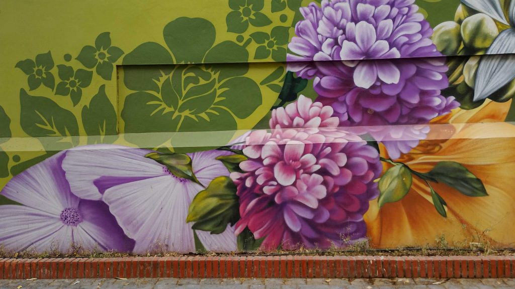 Mural "Almería contra la violencia de género" by Moxaico in the Plaza 1 de Mayo in Almería