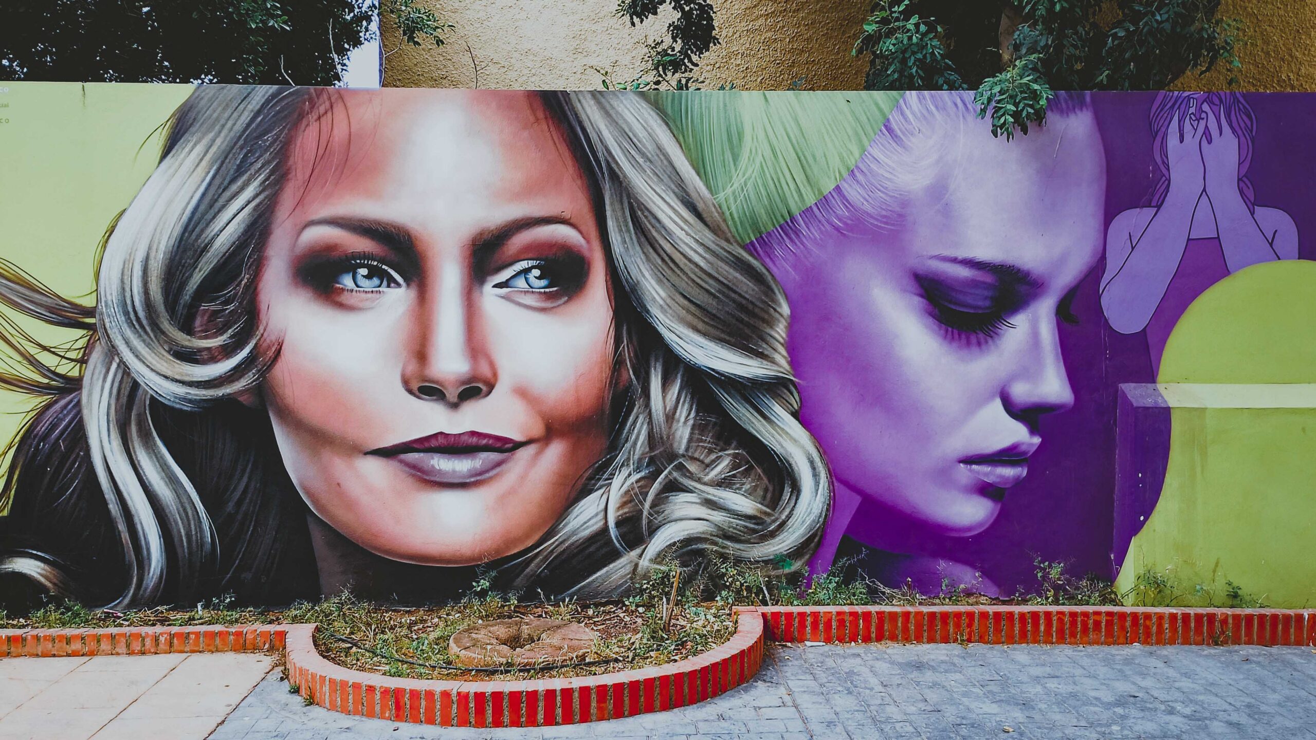 Mural "Almería contra la violencia de género" by local street artist Moxaico (Daniel Fernández) in the Plaza 1 de Mayo in Almería