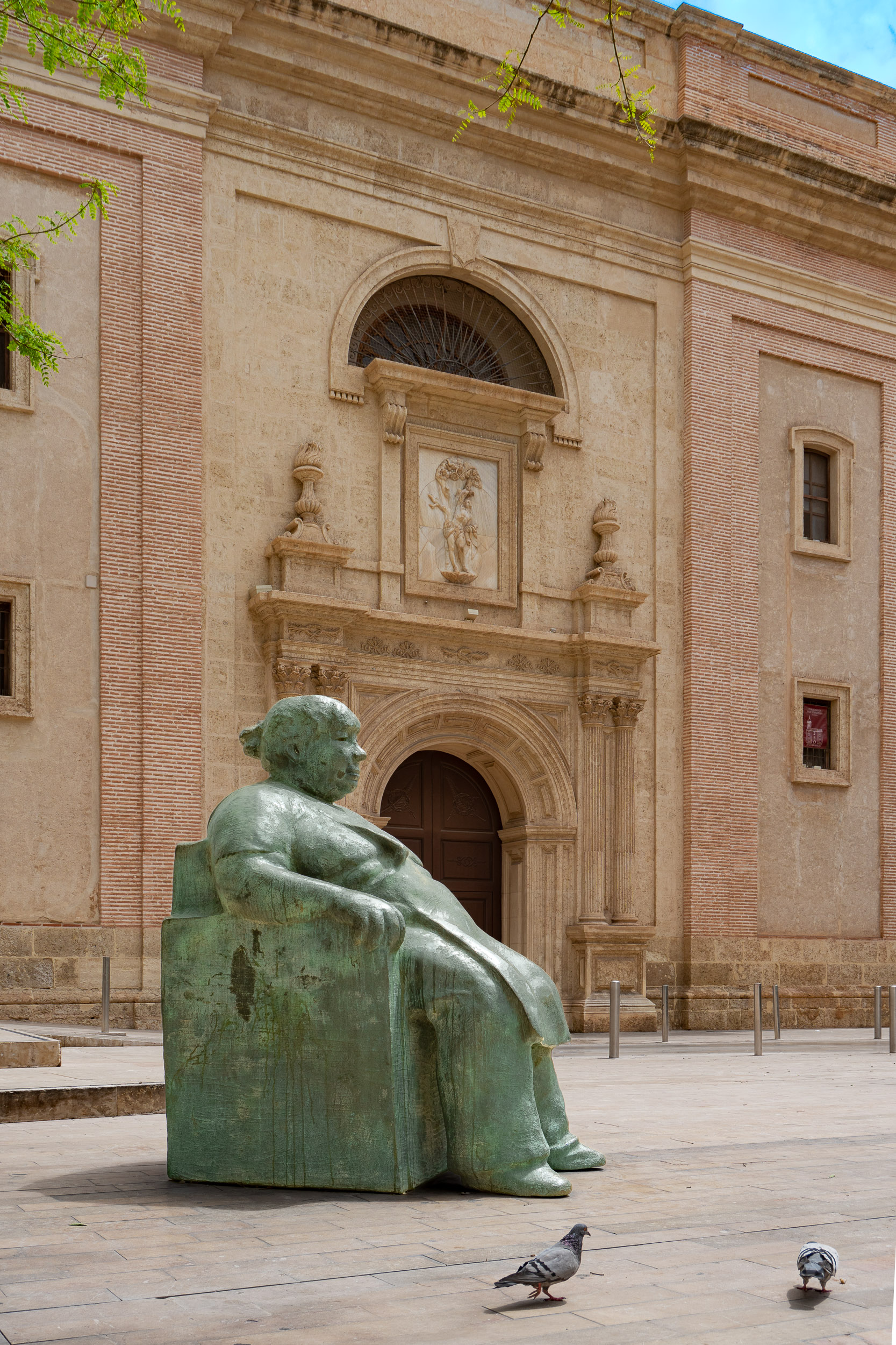 The statue ‘Waiting’ by Catalan sculptor Javier Huecas in Plaza San Sebastián  in Almería