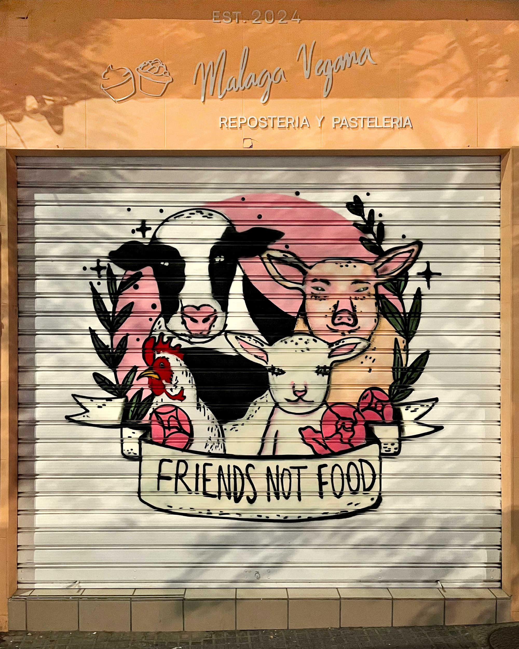 Animal mural on the shutter of Málaga Vegana Repostería Pastería on Avenida Dr. Gálvez Ginachero