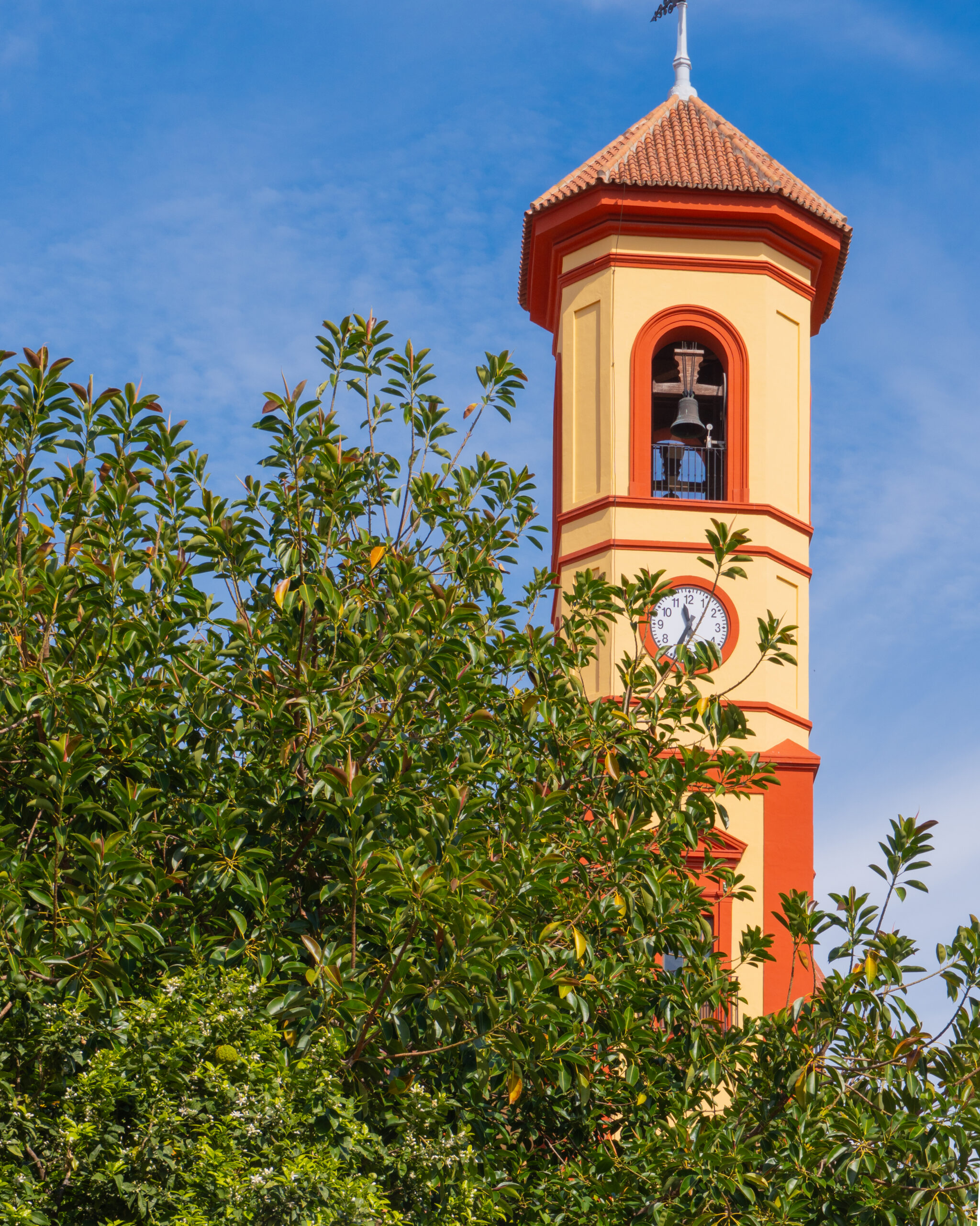 Torre de la iglesia de San José Obrero en la calle Virgen de las Nieves en el distrito de Cruz de Humilladero de Málaga