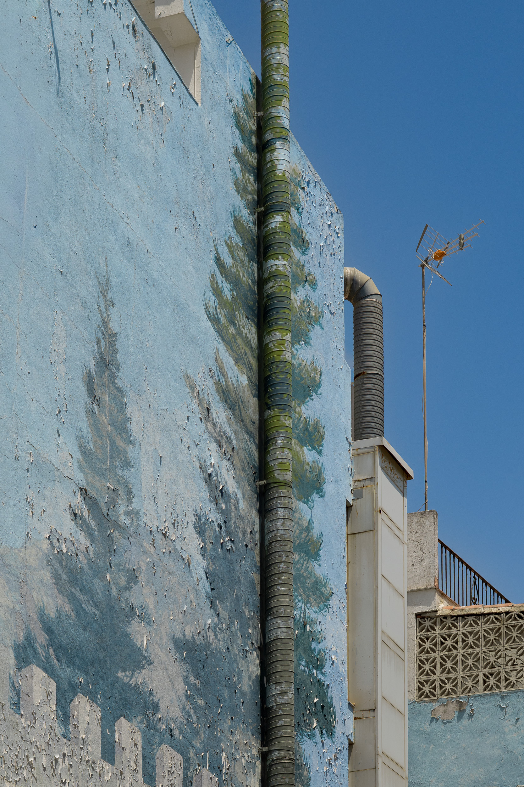 Detail of Recuerdos Orientales by José Fernández Ríos on the Antonia Guerrero Square in Estepona