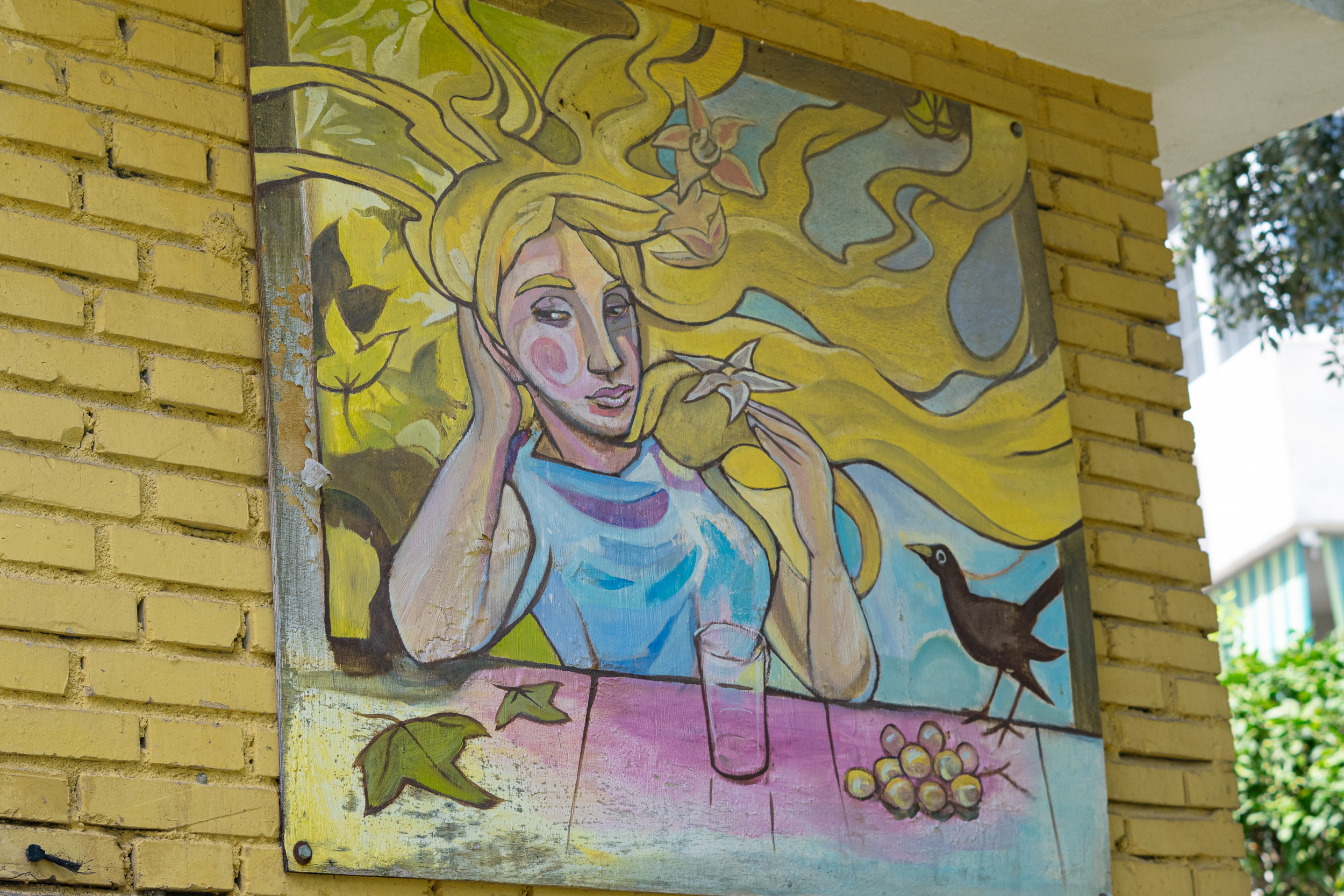 Arte urbano en una caseta de electricidad en Estepona, en la esquina de la calle Galicia y la avenida Valencia
