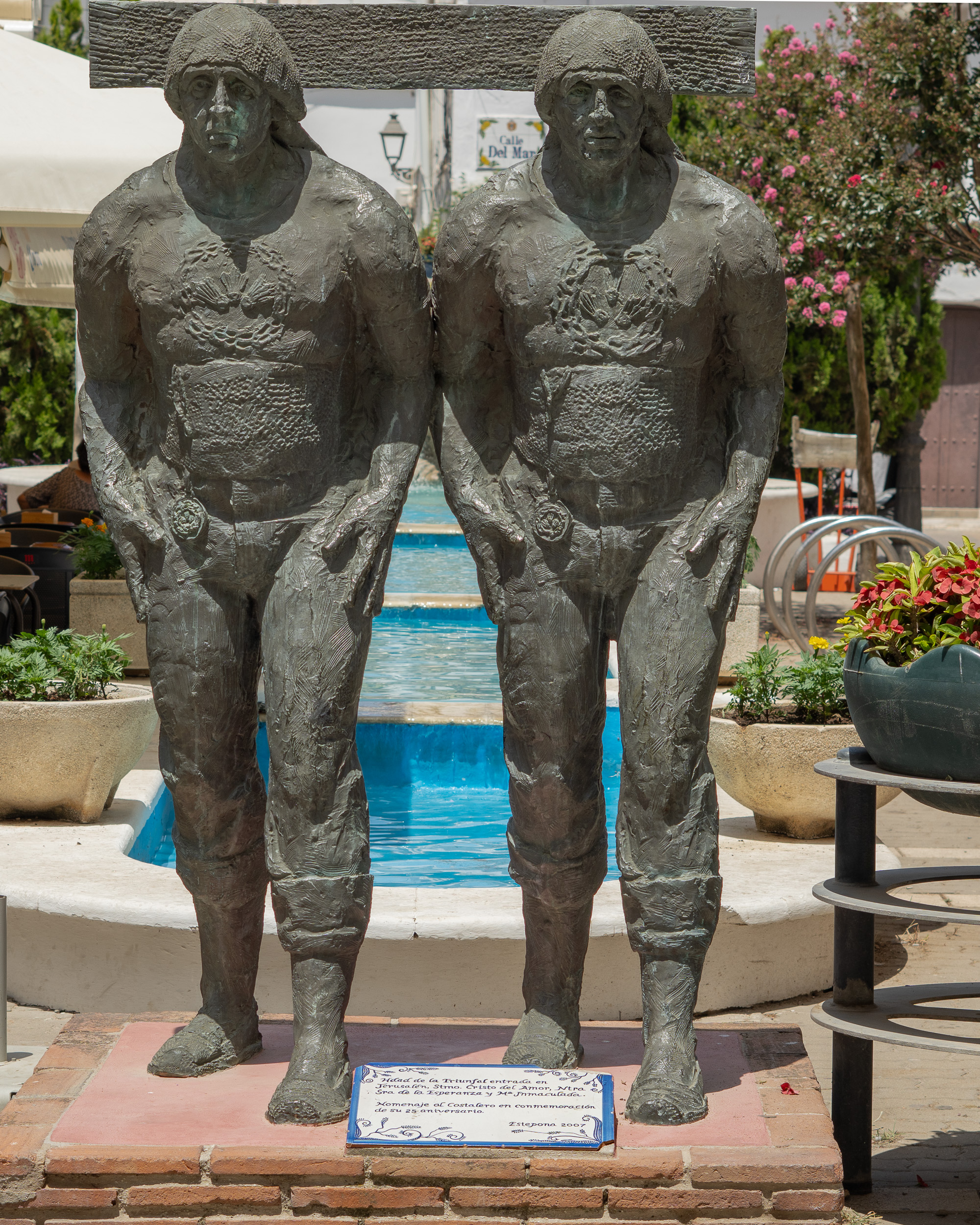 Statue in Estepona's old town paying tribute to the costalero