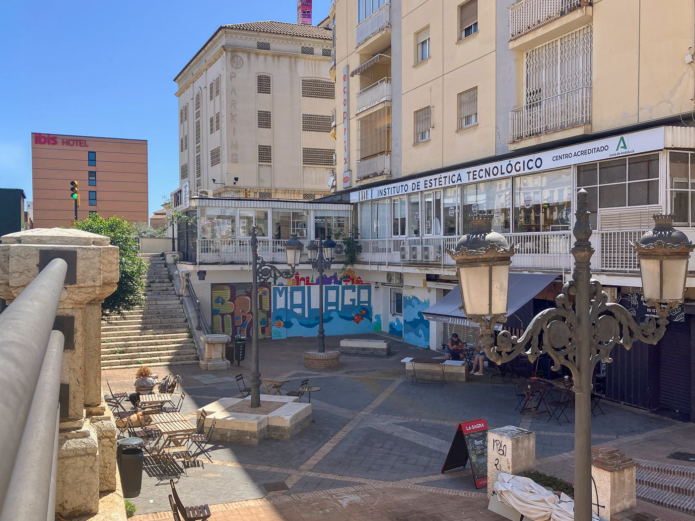 Plaza de la Aurora en el barrio de La Trinidad, junto al río Guadalmedina en Málaga
